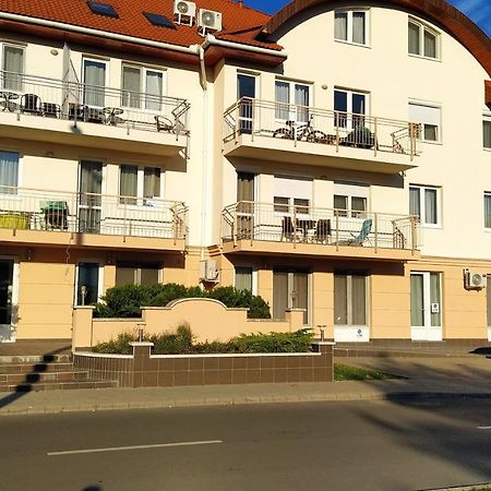 Gabi & Gabi Apartments Hajduszoboszlo Exterior photo