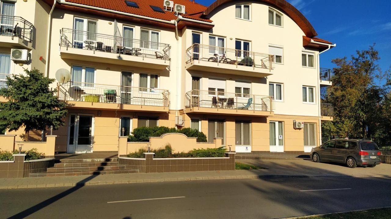 Gabi & Gabi Apartments Hajduszoboszlo Exterior photo